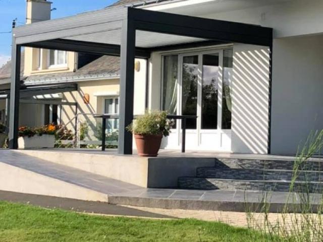 Pergola bioclimatique à Saint-Géréon Pergola bioclimatique à Saint-Géréon